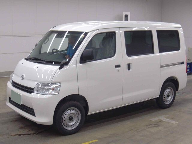 2026 Toyota TownAce Van GL 4WD auction photo 4