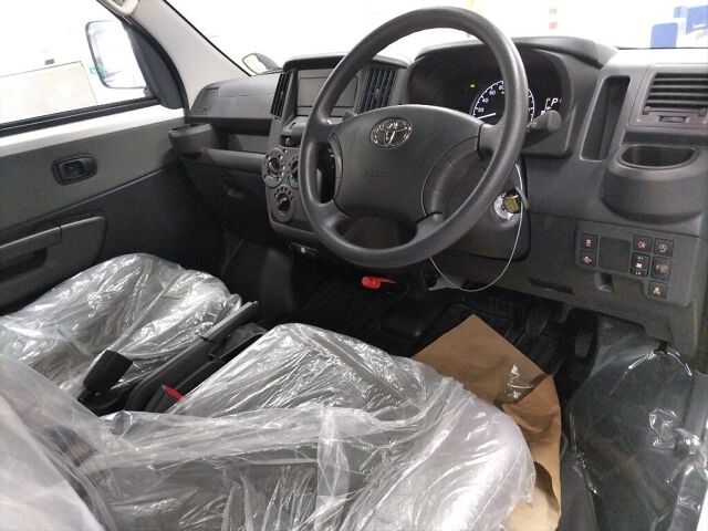 2026 Toyota TownAce Van GL 4WD auction photo 3