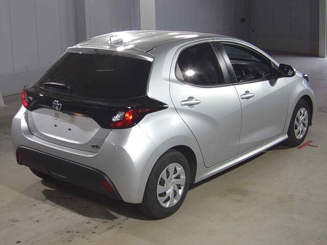 2022 Toyota Yaris ハイブリッドX auction photo 5