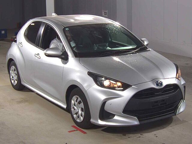 2022 Toyota Yaris ハイブリッドX Japan auction vehicle