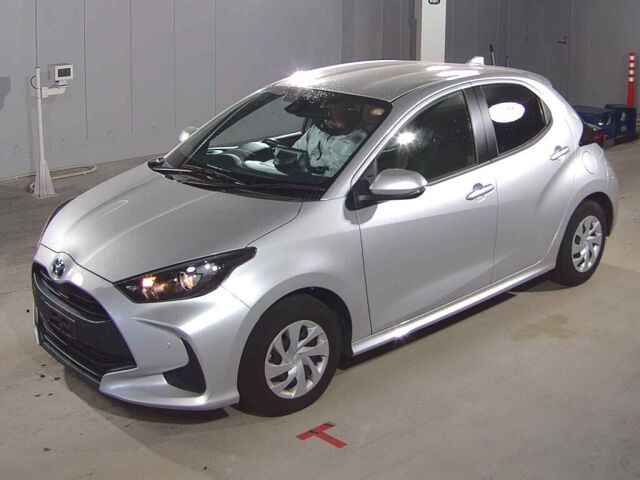 2022 Toyota Yaris ハイブリッドX auction photo 4