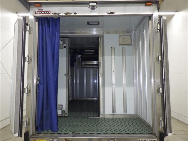 2017 Isuzu Elf 冷蔵・冷凍車 auction photo 4