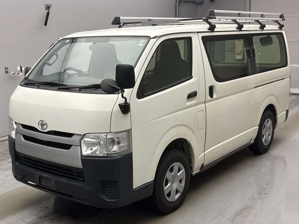 2015 Toyota Hiace Long DX 4WD Japan auction vehicle