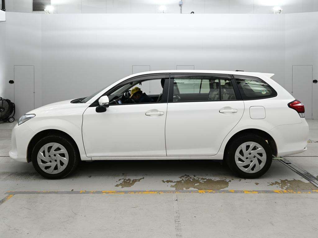 2021 Toyota Corolla Fielder EX 4WD auction photo 4
