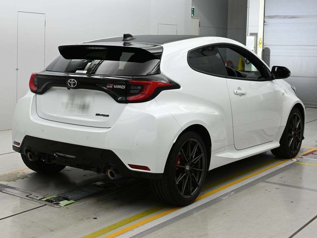 2022 Toyota GR Yaris RZ ハイパフォーマンス 4WD auction photo 2