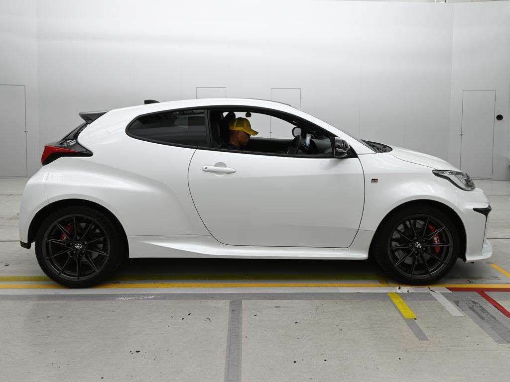 2022 Toyota GR Yaris RZ ハイパフォーマンス 4WD auction photo 3