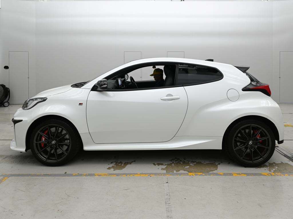 2022 Toyota GR Yaris RZ ハイパフォーマンス 4WD auction photo 4