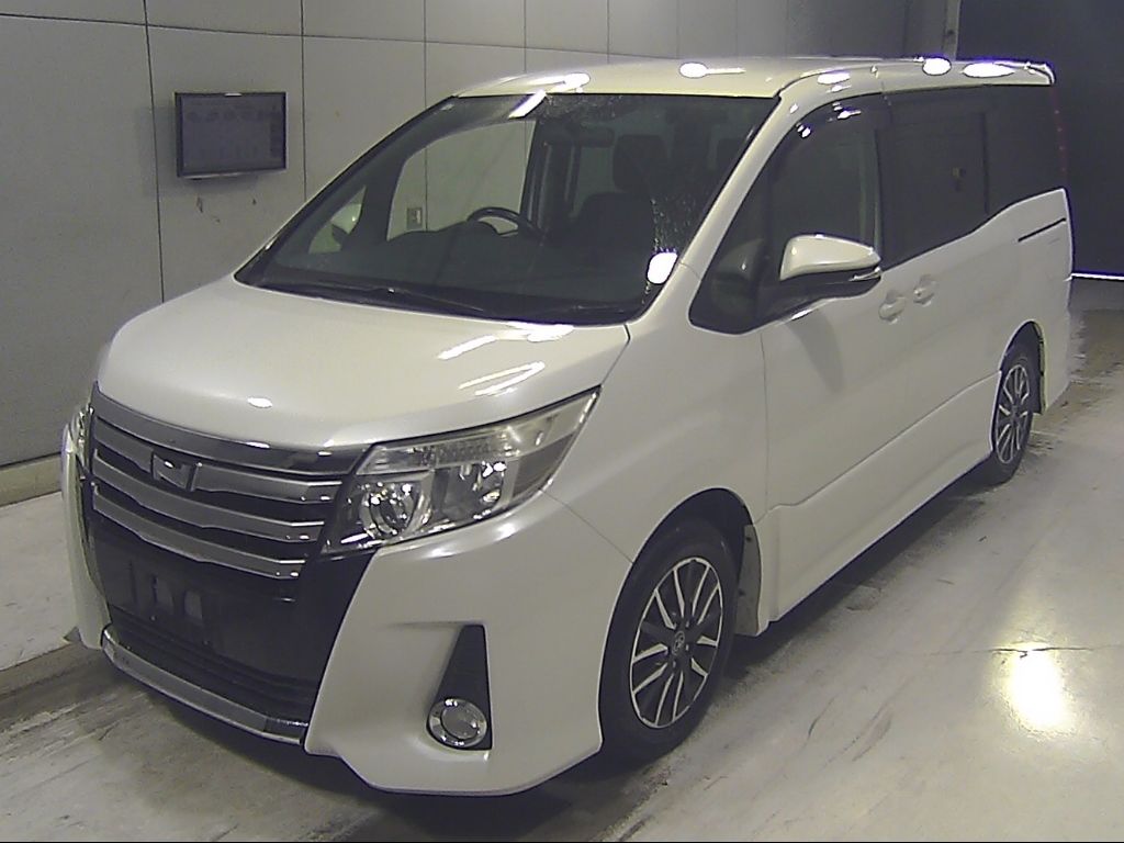 2015 Toyota Noah Si 7 people auction photo 4