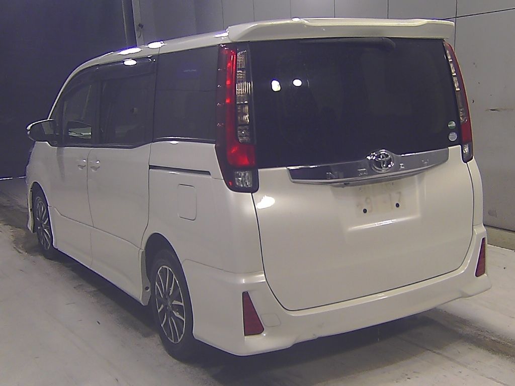 2015 Toyota Noah Si 7 people auction photo 5