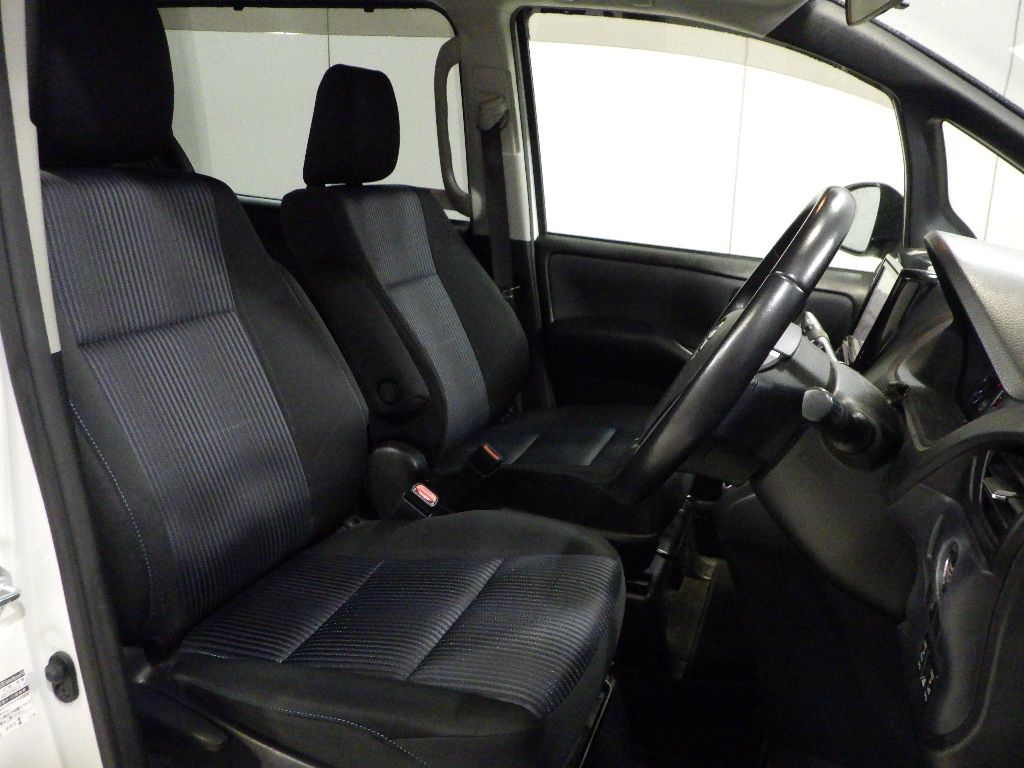 2015 Toyota Noah Si 7 people auction photo 6