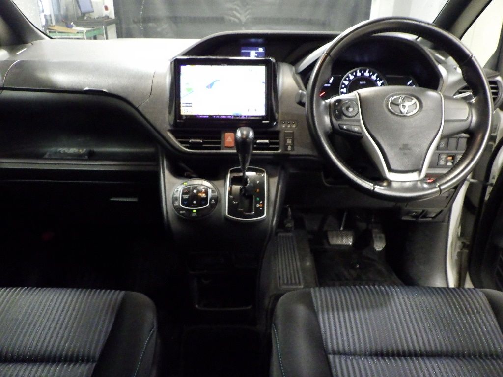 2015 Toyota Noah Si 7 people auction photo 3