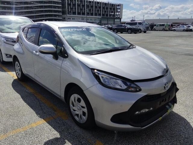 2024 Toyota Aqua Japan auction vehicle