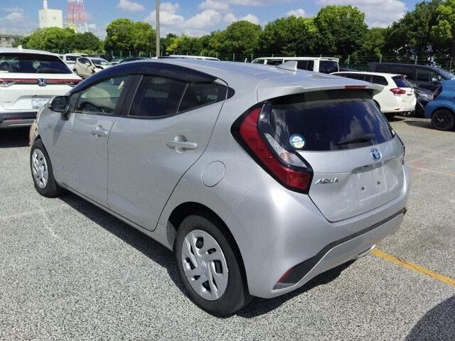 2024 Toyota Aqua auction photo 2