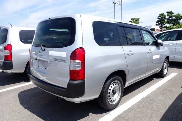 2021 Toyota Probox GL auction photo 2