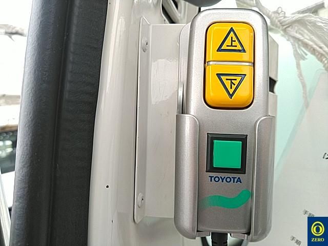 2003 Toyota Hiace Ambulance auction photo 12