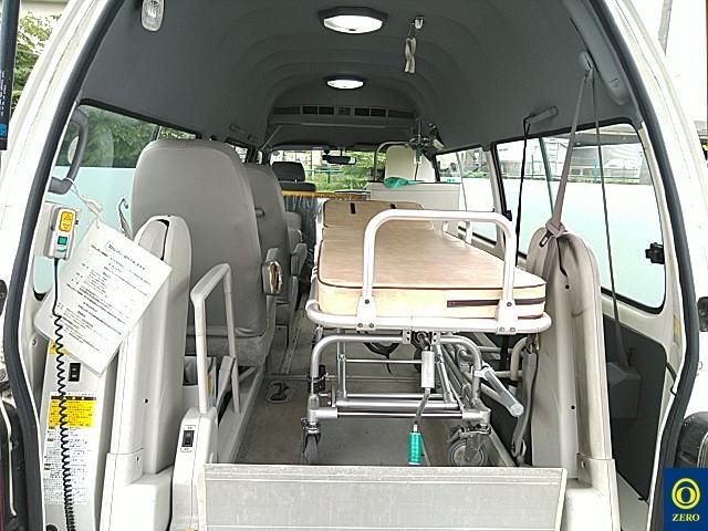 2003 Toyota Hiace Ambulance auction photo 9