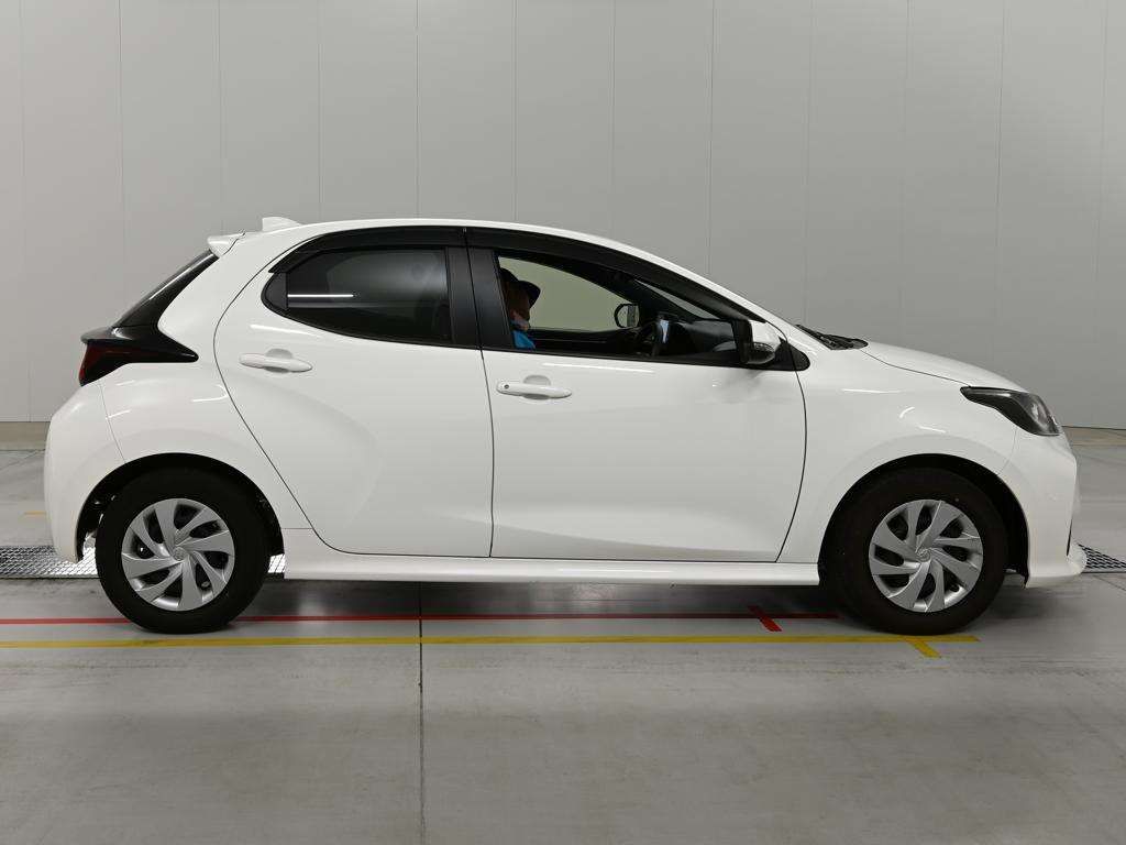 2022 Toyota Yaris X auction photo 3