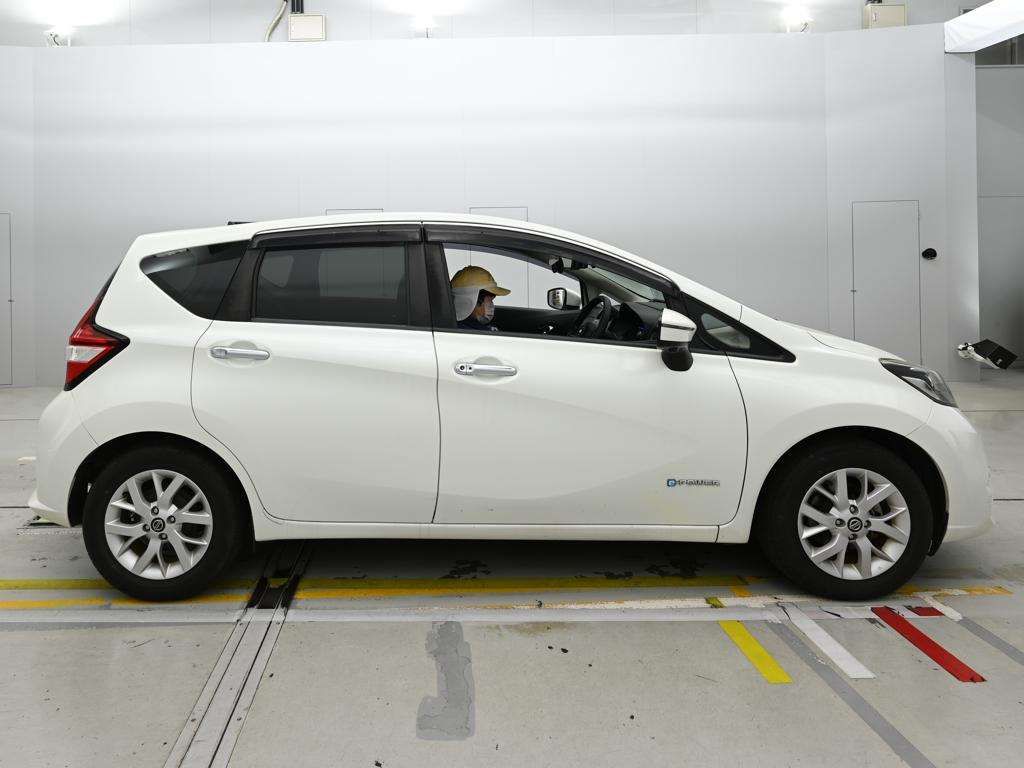 2018 Nissan Note e-パワー X auction photo 3