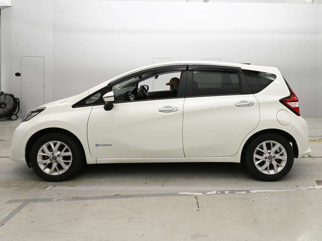 2018 Nissan Note e-パワー X auction photo 4