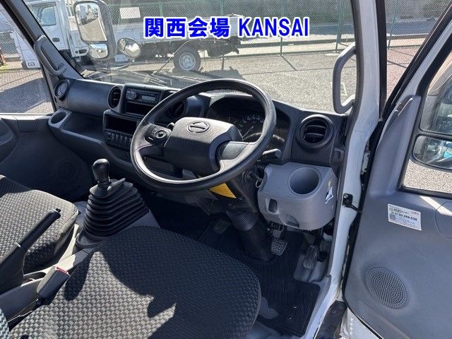 2019 Hino Dutro ヒラ auction photo 4