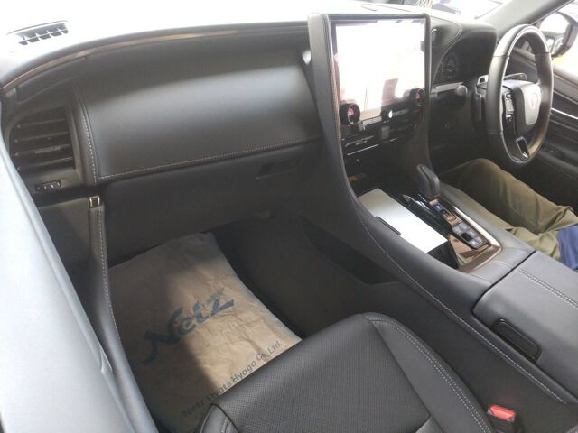2025 Toyota Vellfire Z Premier auction photo 3