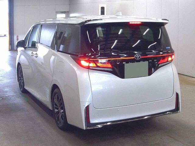 2025 Toyota Vellfire Z Premier auction photo 2