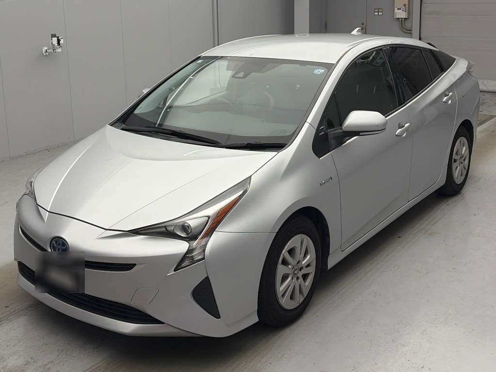 Japan Auction Vehicles 4 2017 Toyota Prius S auction photo