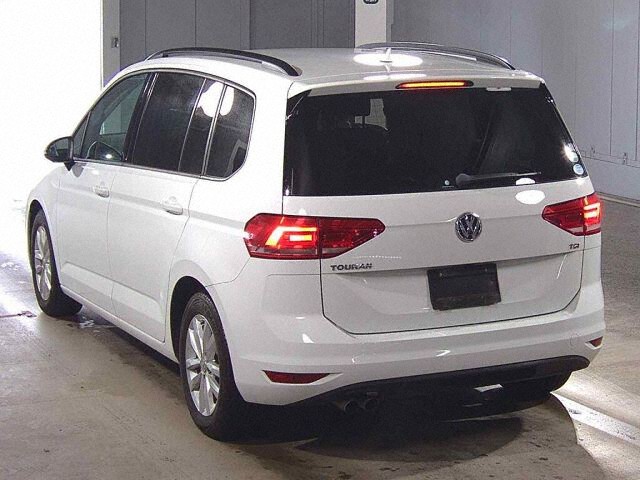 2016 Volkswagen ゴルフトゥーラン TSIコンフォートライン auction photo 2