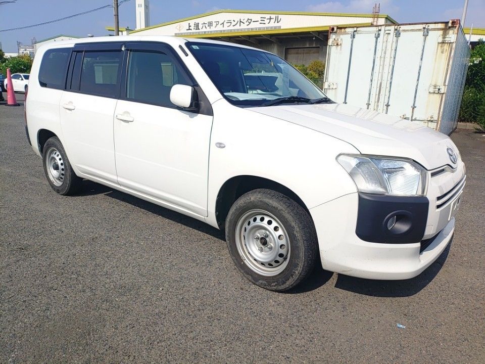 2018 Toyota Succeed auction photo 4