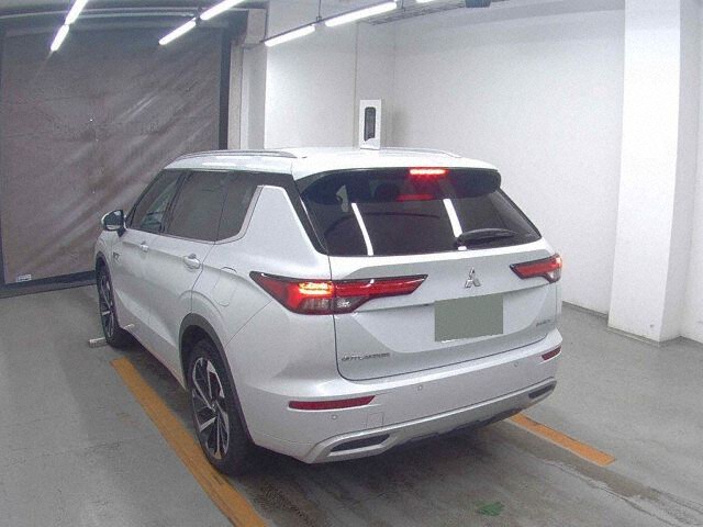 2021 Mitsubishi Outlander PHEV P 4WD auction photo 2
