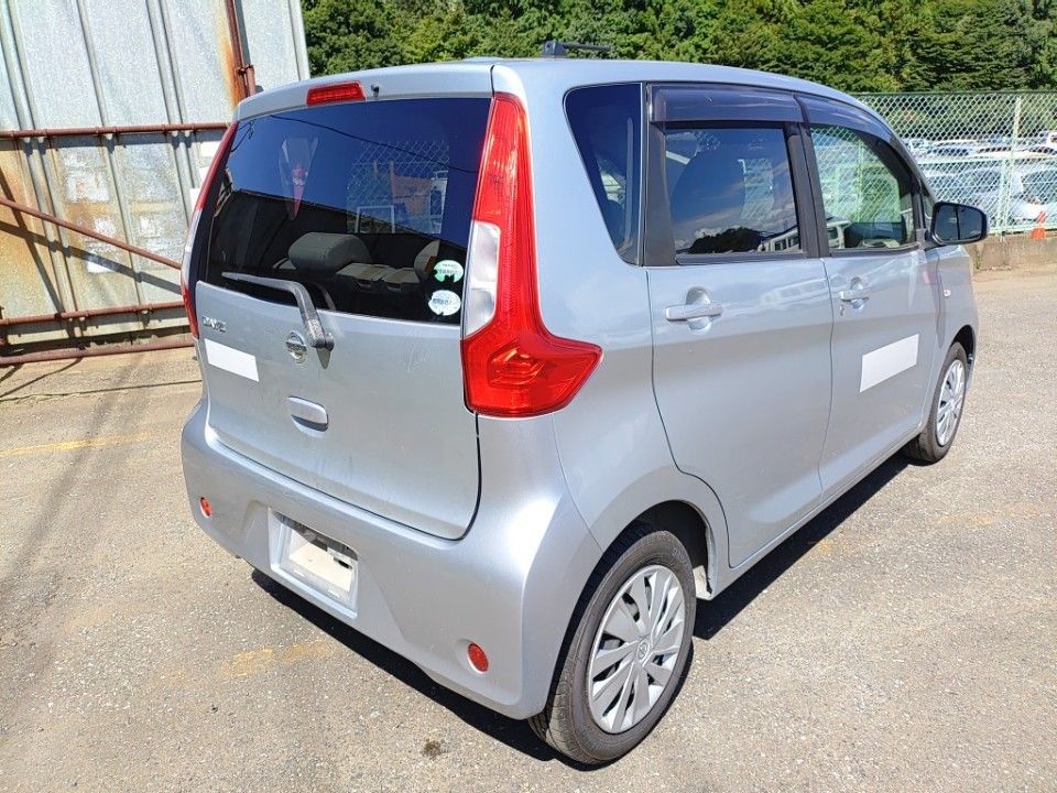 2017 Nissan Dayz auction photo 2