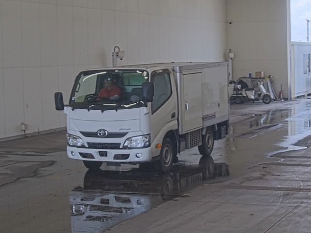 Japan Auction Vehicles 23 2021 Toyota Dyna Reizo Reito auction photo