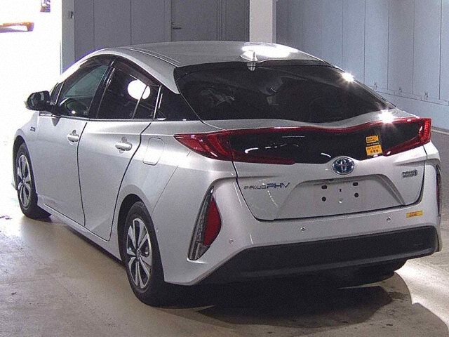 2018 Toyota Prius PHEV SナビPセフティプラス auction photo 2