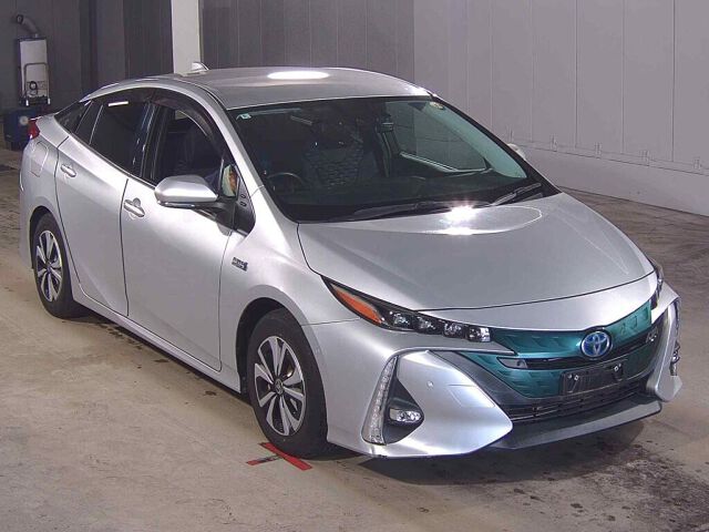 Japan Auction Vehicles 8 2018 Toyota Prius PHEV SナビPセフティプラス auction photo