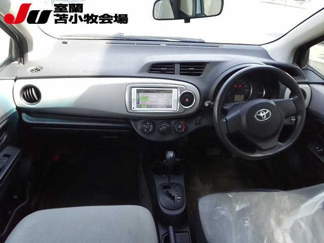 2014 Toyota Vitz F auction photo 3