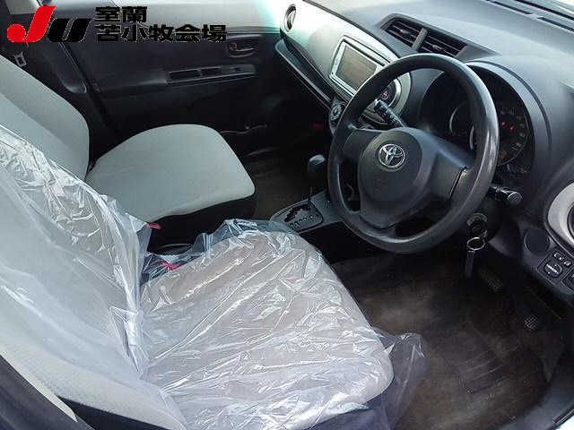 2014 Toyota Vitz F auction photo 7