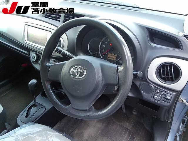 2014 Toyota Vitz F auction photo 6