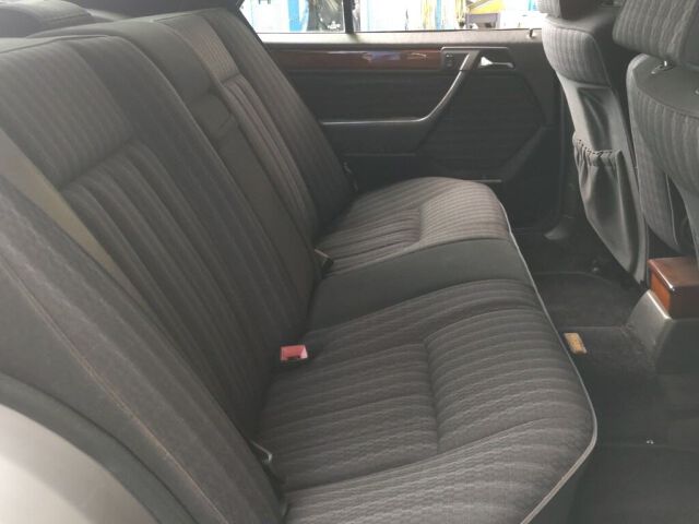 1991 Mercedes-Benz ミディアムクラス 300E auction photo 6