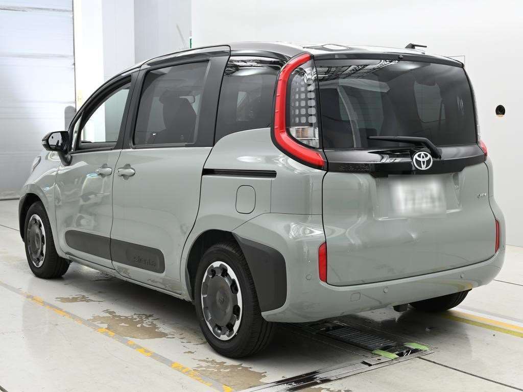 2026 Toyota Sienta Hybrid Z auction photo 6