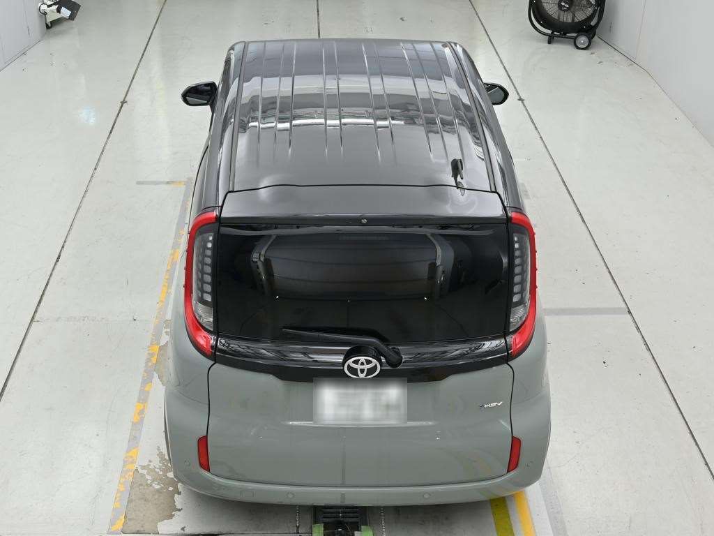 2026 Toyota Sienta Hybrid Z auction photo 8