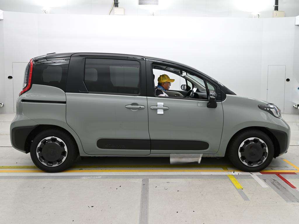2026 Toyota Sienta Hybrid Z auction photo 3