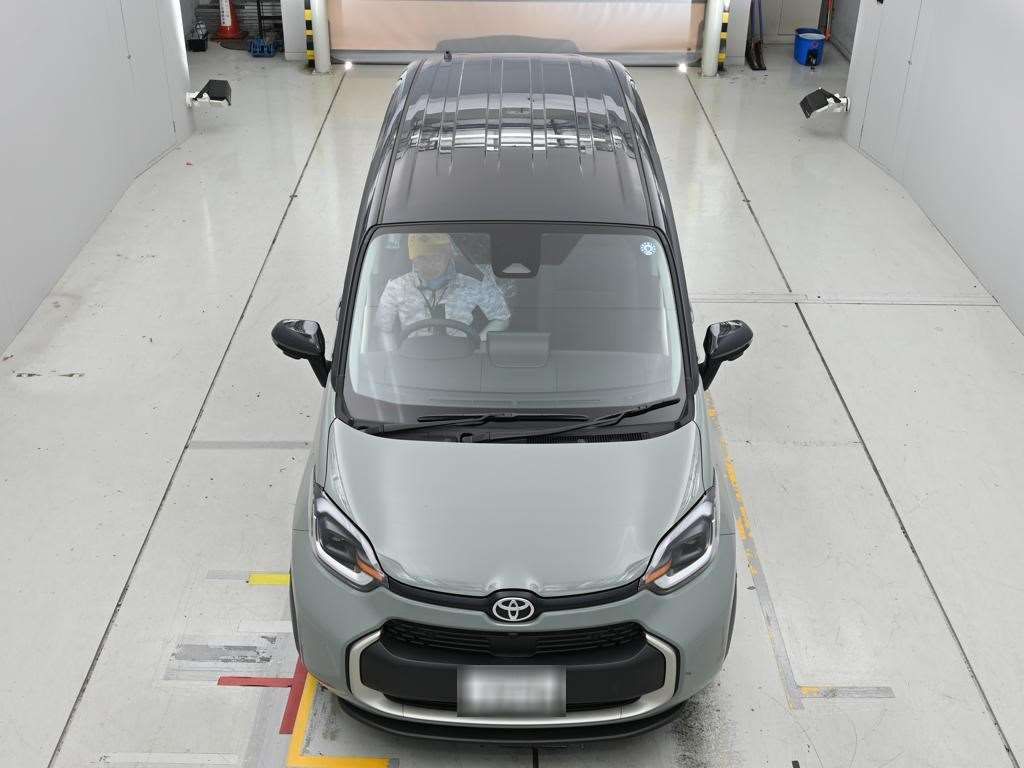 2026 Toyota Sienta Hybrid Z auction photo 7
