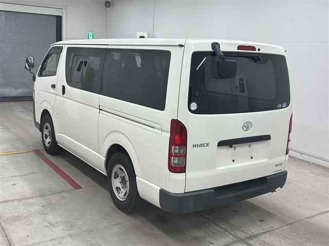 2019 Toyota Hiace ロングDX auction photo 2