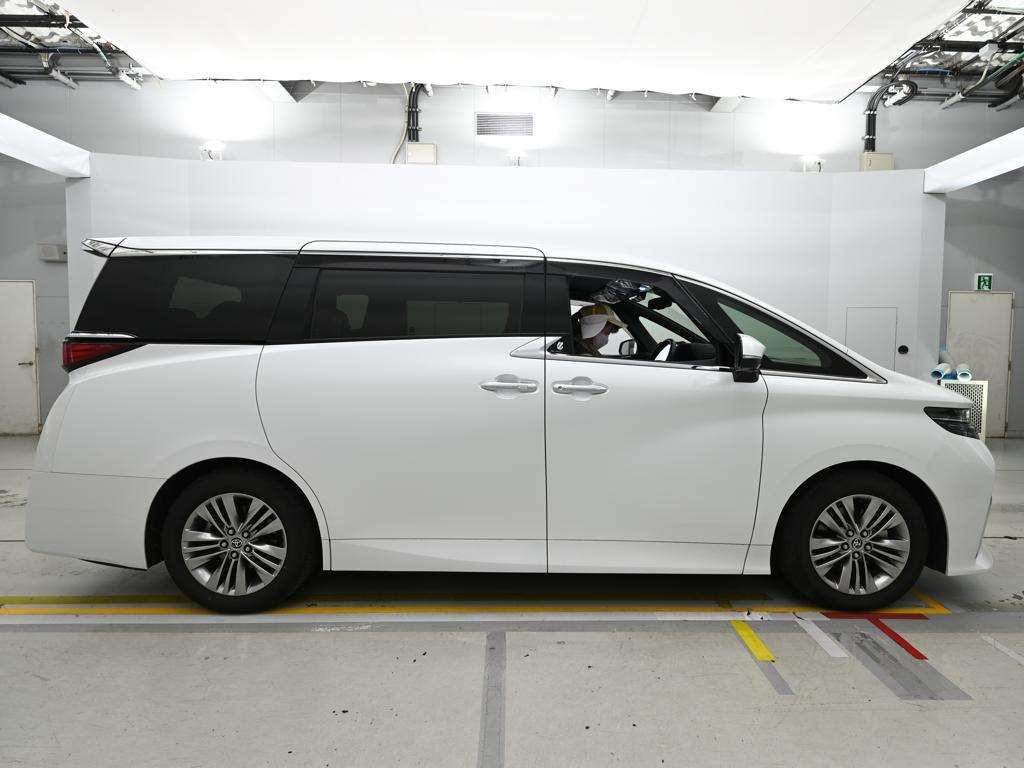 2023 Toyota Alphard Z auction photo 3
