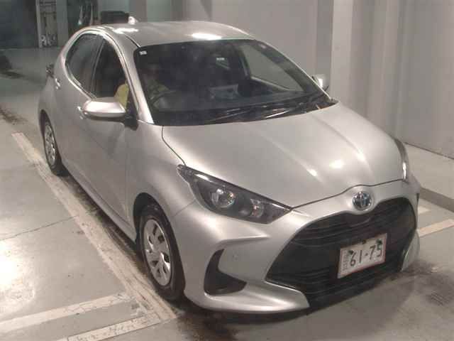 2021 Toyota Yaris ハイブリッドX selected Japan auction vehicle