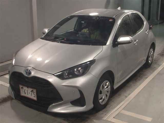 2021 Toyota Yaris ハイブリッドX auction photo 4