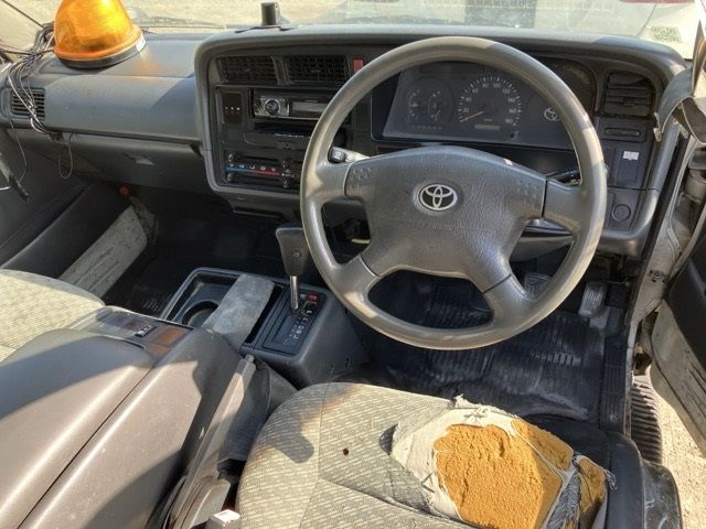 2003 Toyota Hiace auction photo 3