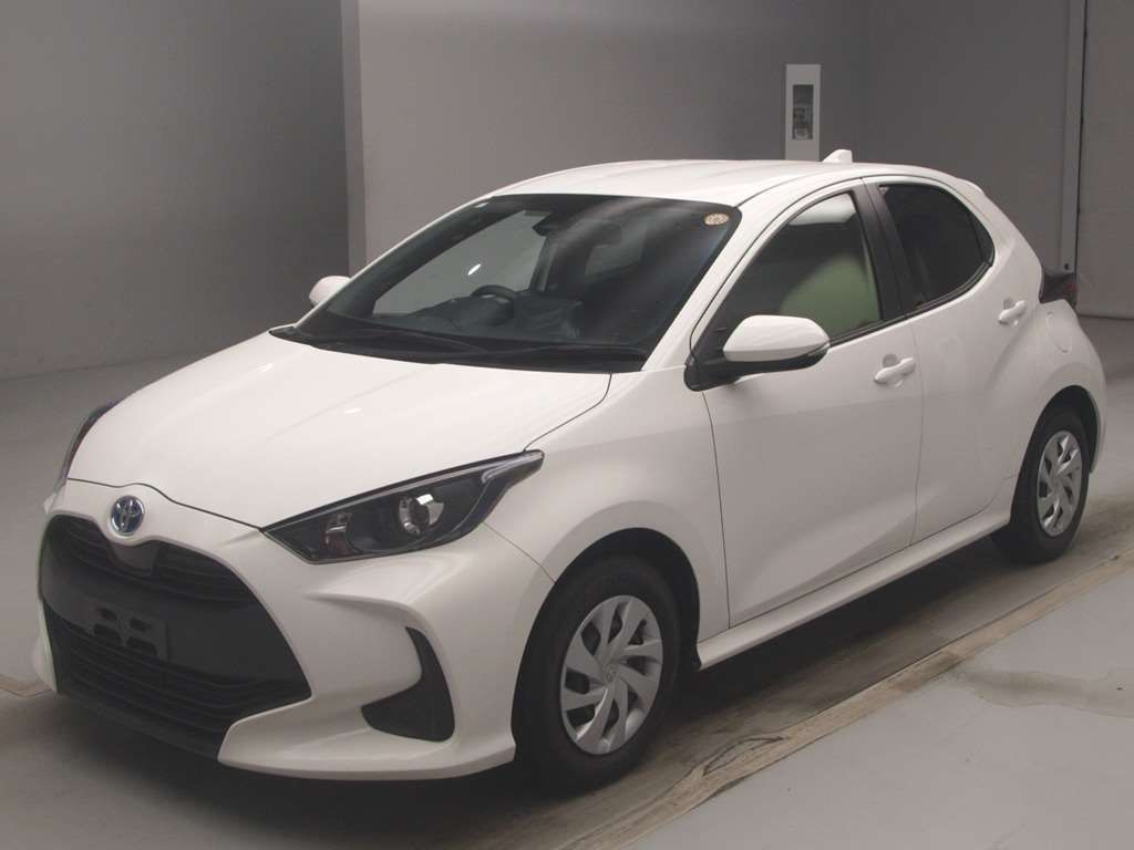 2023 Toyota Yaris ハイブリッドX Japan auction vehicle
