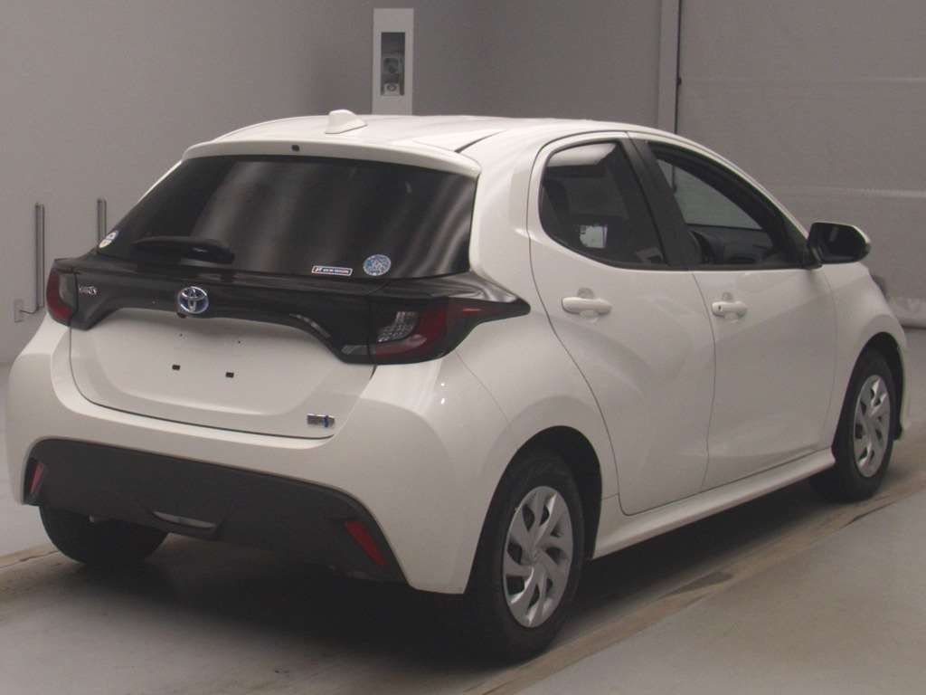 2023 Toyota Yaris ハイブリッドX auction photo 2