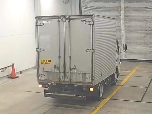 2007 Mitsubishi Fuso Canter バン auction photo 2